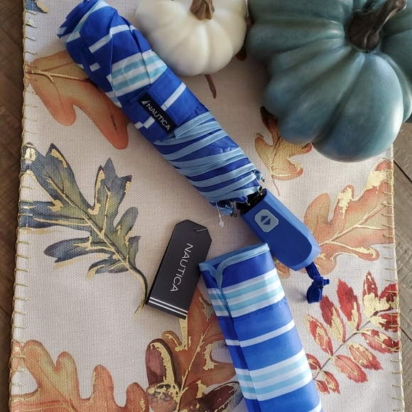 Nautica Multi-Blue Striped Umbrella & Atuo Handle - Picture 4 of 9